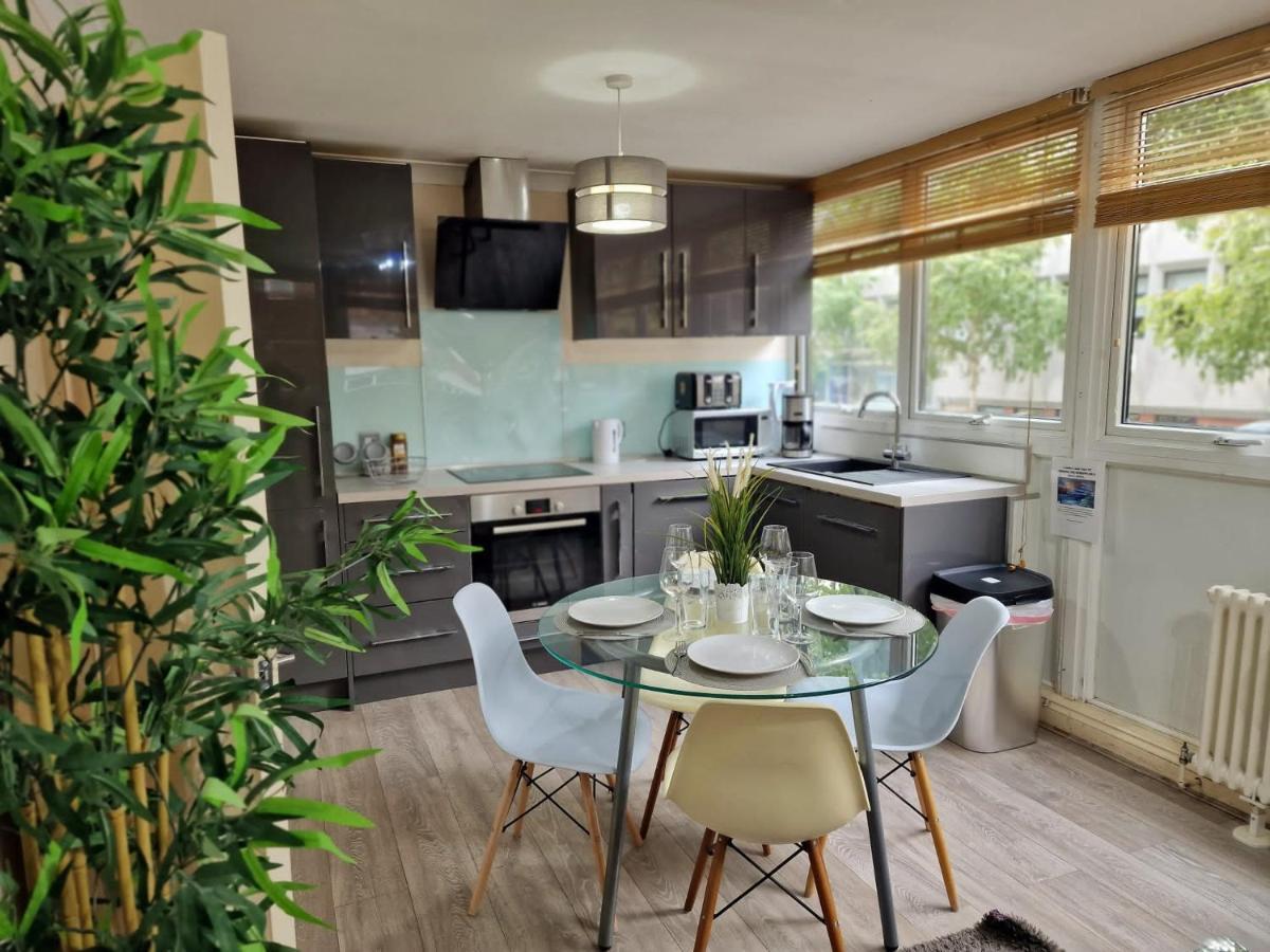 2 Bedrooms Flat In Great Location! Londres Exterior foto